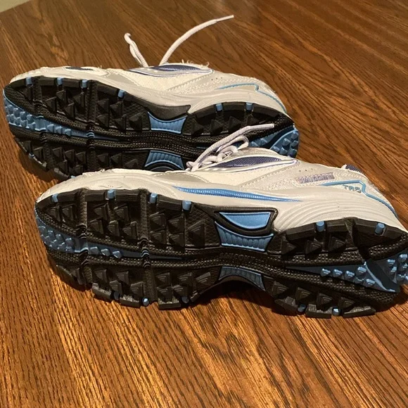 Saucony shoes - Picture 9 of 12